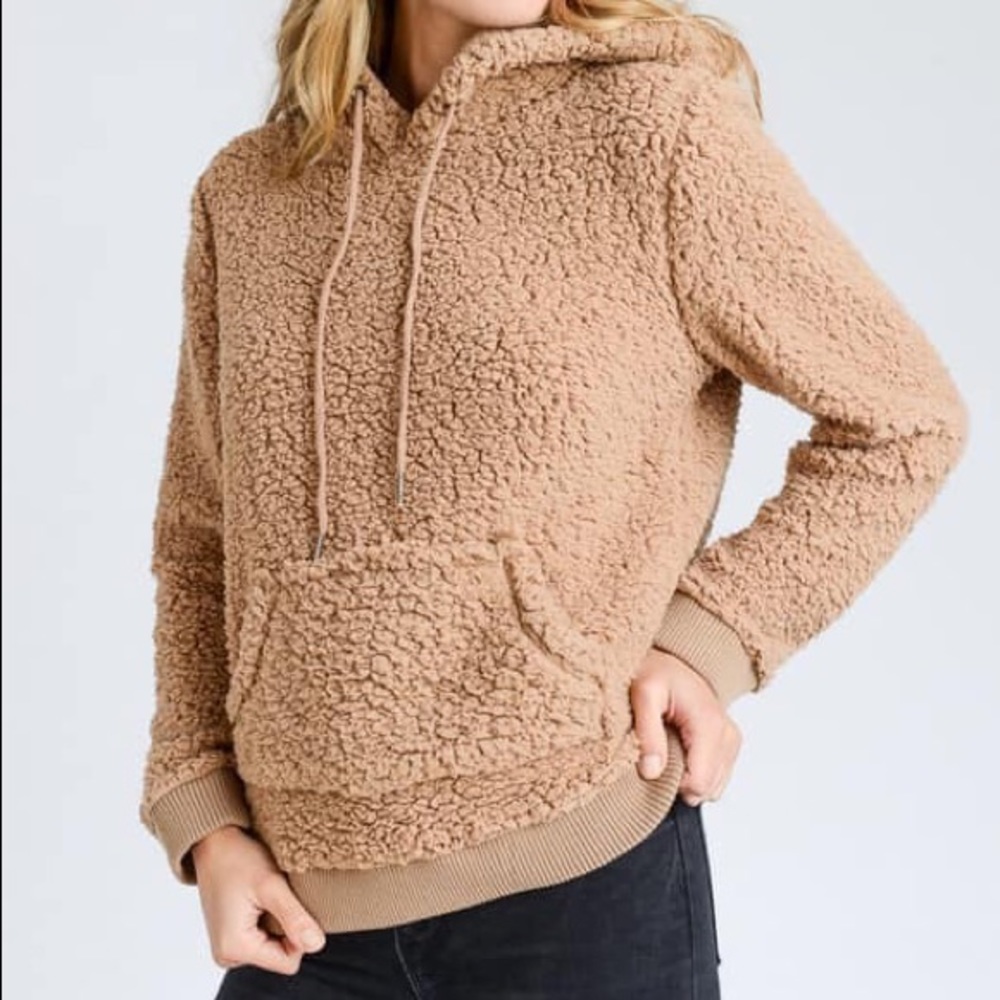 Soft & Fuzzy camel hoodie 🐪
